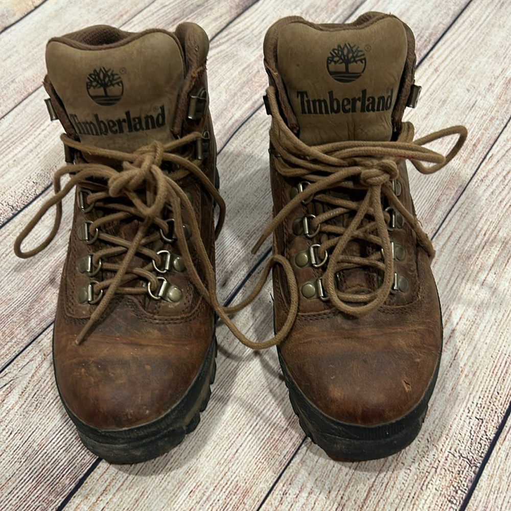 Timberland Women’s Vintage Distressed Leather Hiking Boots Brown.